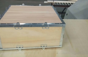 小型钢带木箱设备箱